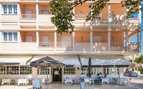Atlantic Waves Accommodation